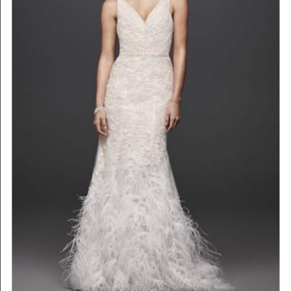 STUNNING WEDDING GOWN!!